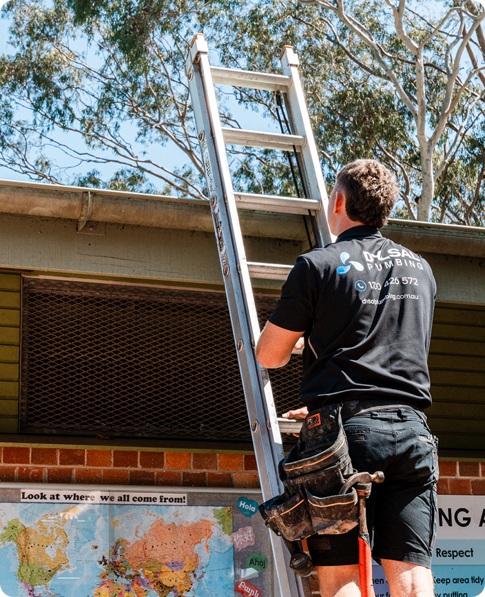 DYLSAL plumber inspecting gutters for diagnosis and repair